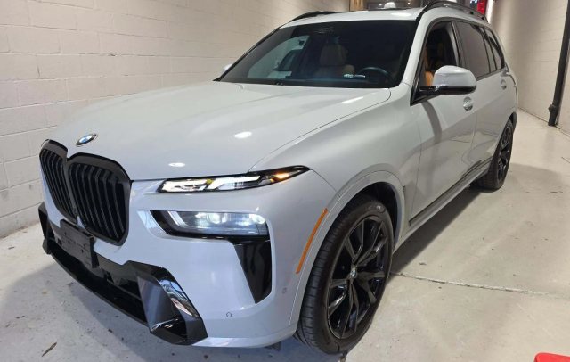BMW X7 xDRIVE 40I M, 2022 рік, пробіг 79 700 км — купити з доставкою в Україну