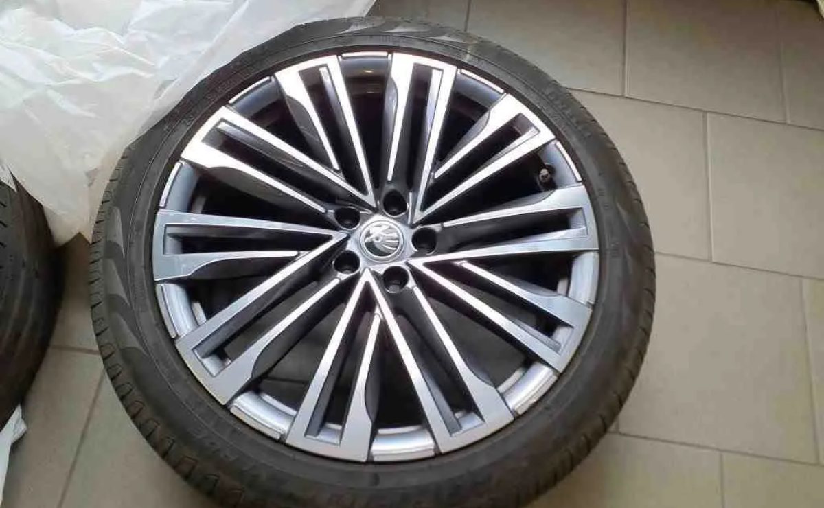 Skoda Kodiaq Laurin & Klement 4х4, 2023 рік, пробіг 113 900 км, Дизель — фото 7 з 9