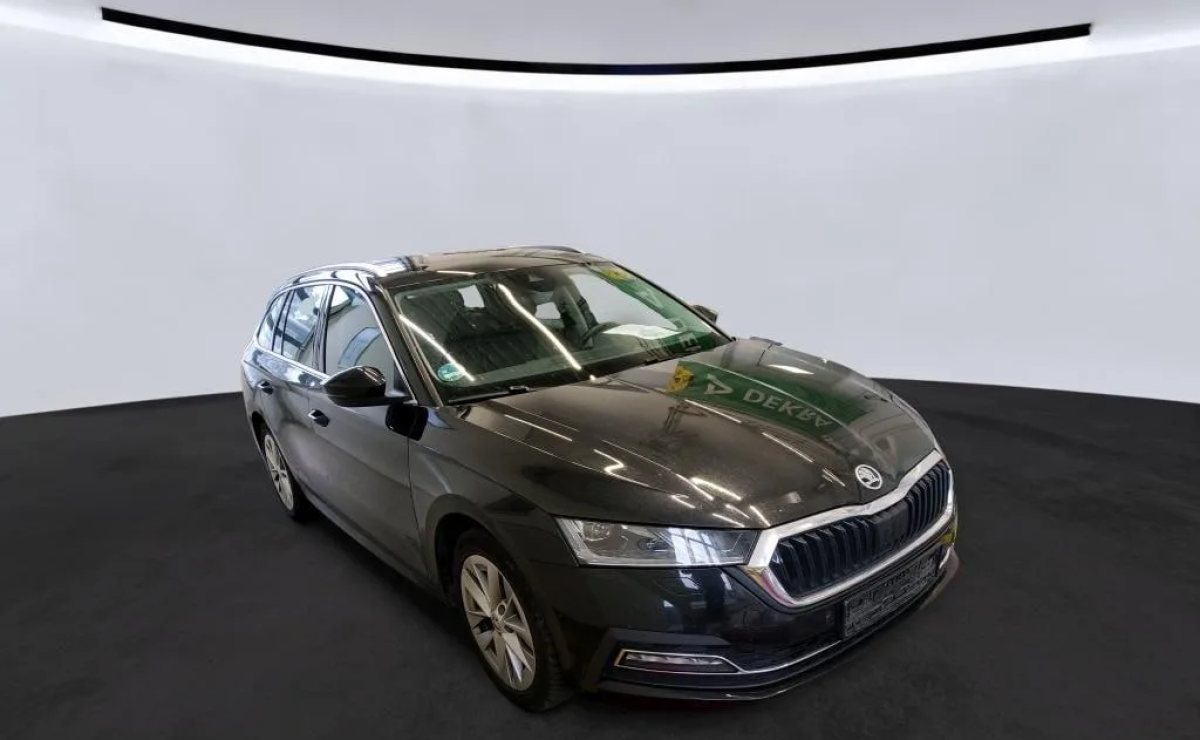 Skoda Octavia 2.0 TDI DSG, 2023 рік, пробіг 150 105 км, Дизель — фото 2 з 12