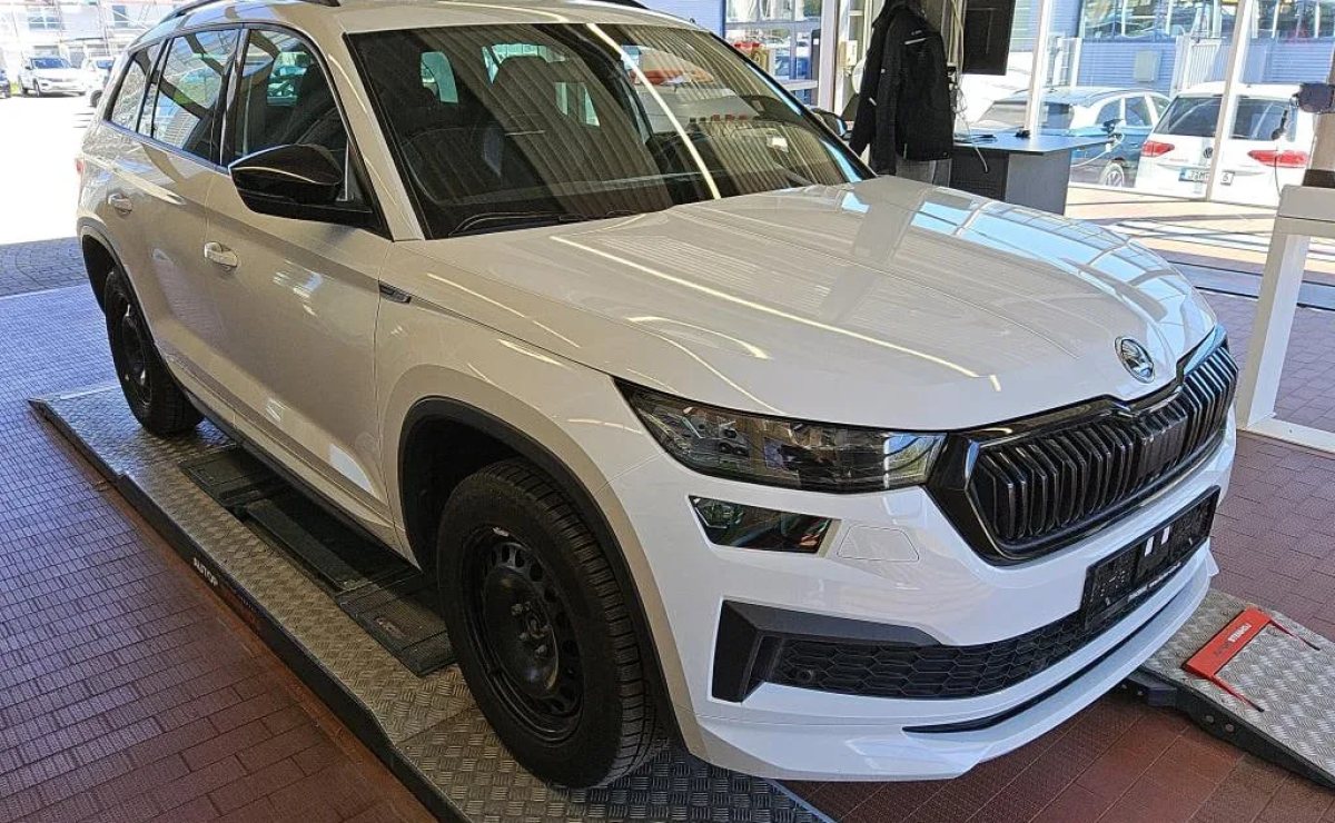 Skoda Kodiaq Sportline 4x4, 2023 рік, пробіг 103 300 км, Дизель — фото 2 з 11