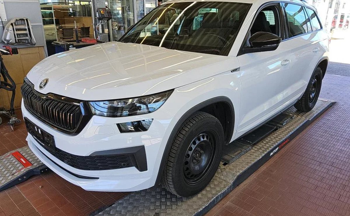 Skoda Kodiaq Sportline 4x4, 2023 рік, пробіг 103 300 км, Дизель — фото 1 з 11