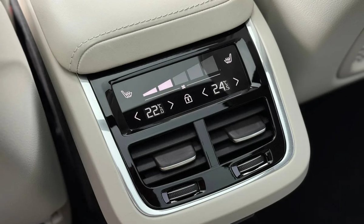 Volvo XC60 Inscription AWD, 2018 рік, пробіг 145 900 км, Дизель — фото 36 з 39
