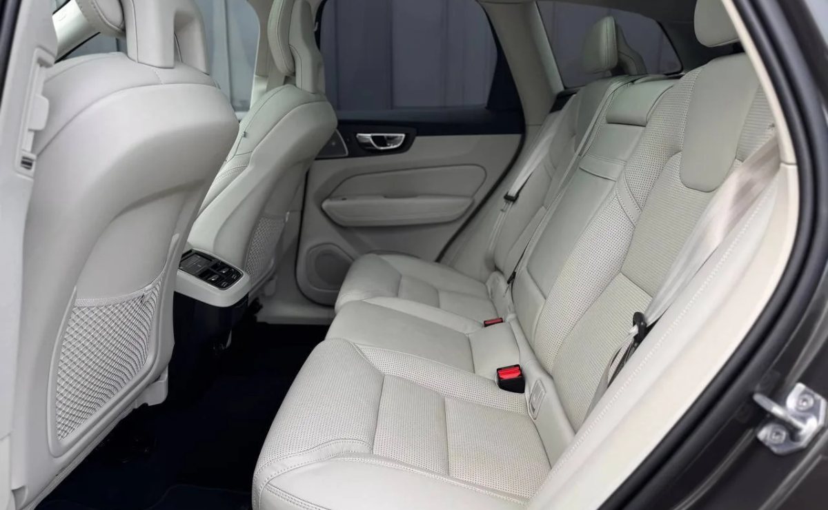 Volvo XC60 Inscription AWD, 2018 рік, пробіг 145 900 км, Дизель — фото 35 з 39