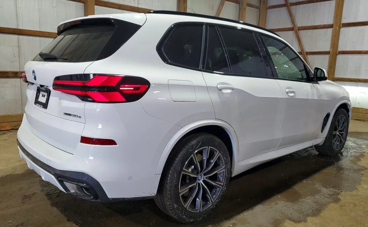 BMW X5 XDRIVE50E, 2024 рік, пробіг 32 600 км, Гібрид (PHEV) — фото 3 з 12
