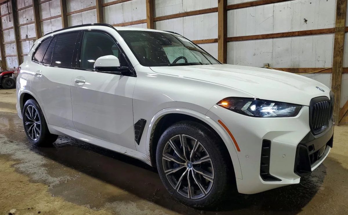 BMW X5 XDRIVE50E, 2024 рік, пробіг 32 600 км, Гібрид (PHEV) — фото 4 з 12