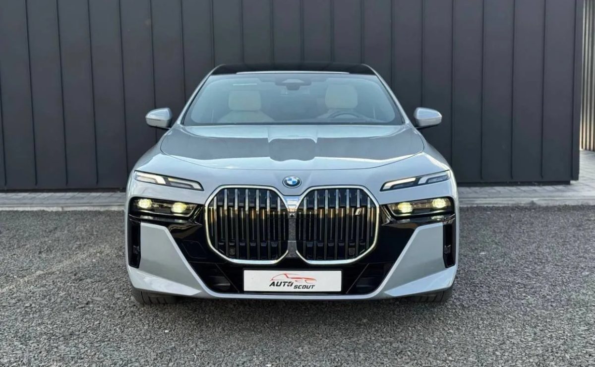 BMW i7 xDRIVE 60, 2022 рік, пробіг 49 800 км, Електро — фото 2 з 38