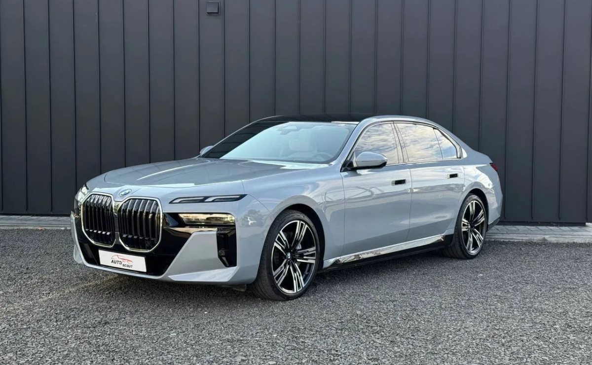 BMW i7 xDRIVE 60, 2022 рік, пробіг 49 800 км, Електро — фото 1 з 38