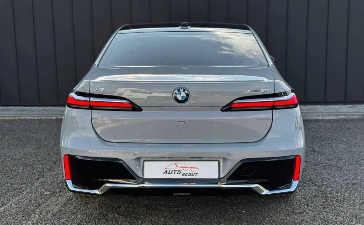 BMW i7 xDRIVE 60, 2022 рік, пробіг 49 800 км, Електро — фото 5 з 38