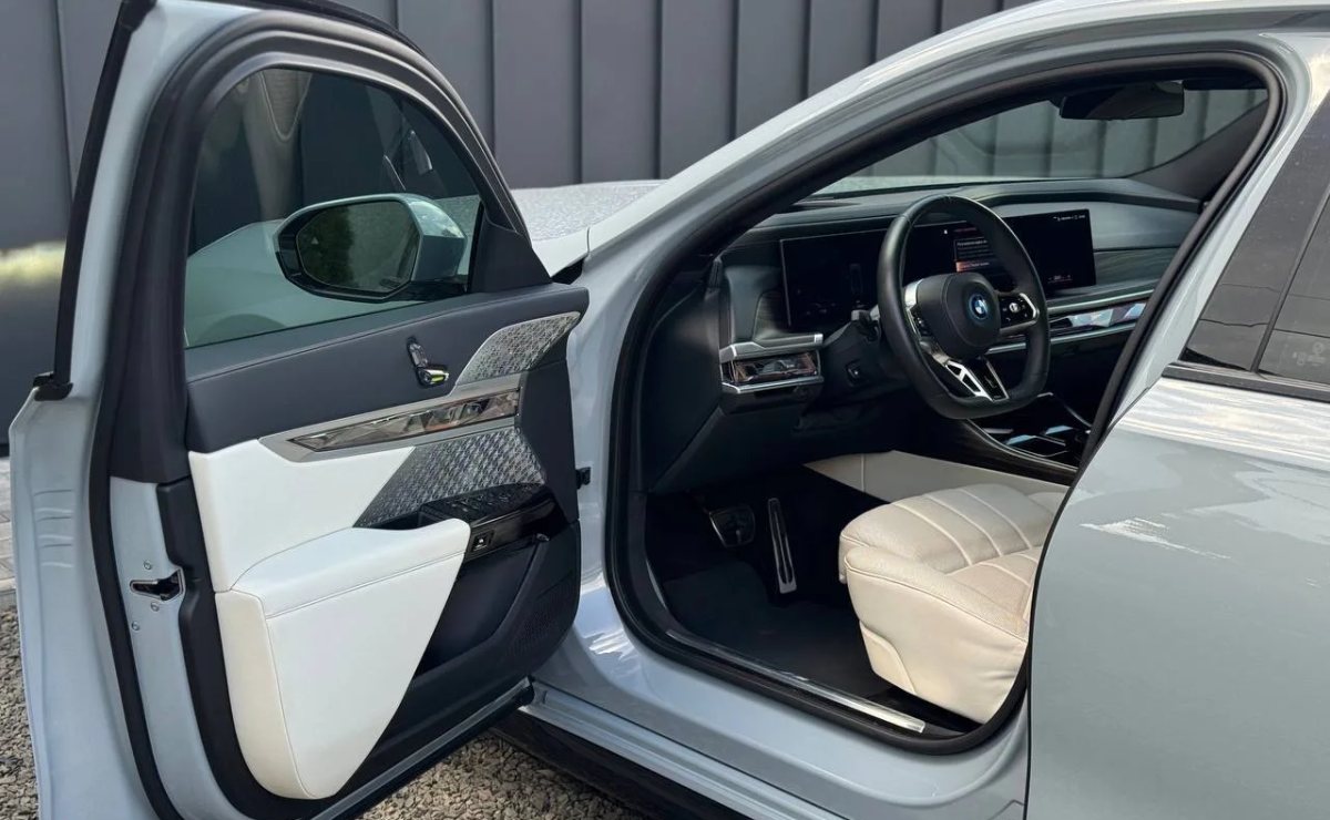 BMW i7 xDRIVE 60, 2022 рік, пробіг 49 800 км, Електро — фото 12 з 38