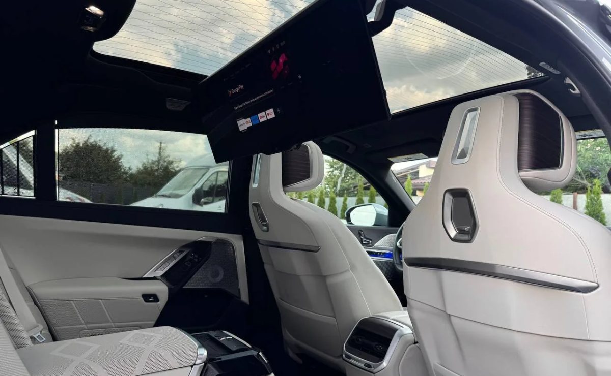 BMW i7 xDRIVE 60, 2022 рік, пробіг 49 800 км, Електро — фото 17 з 38