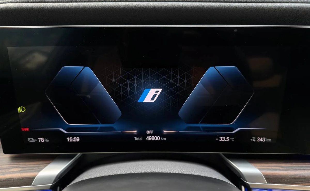 BMW i7 xDRIVE 60, 2022 рік, пробіг 49 800 км, Електро — фото 22 з 38