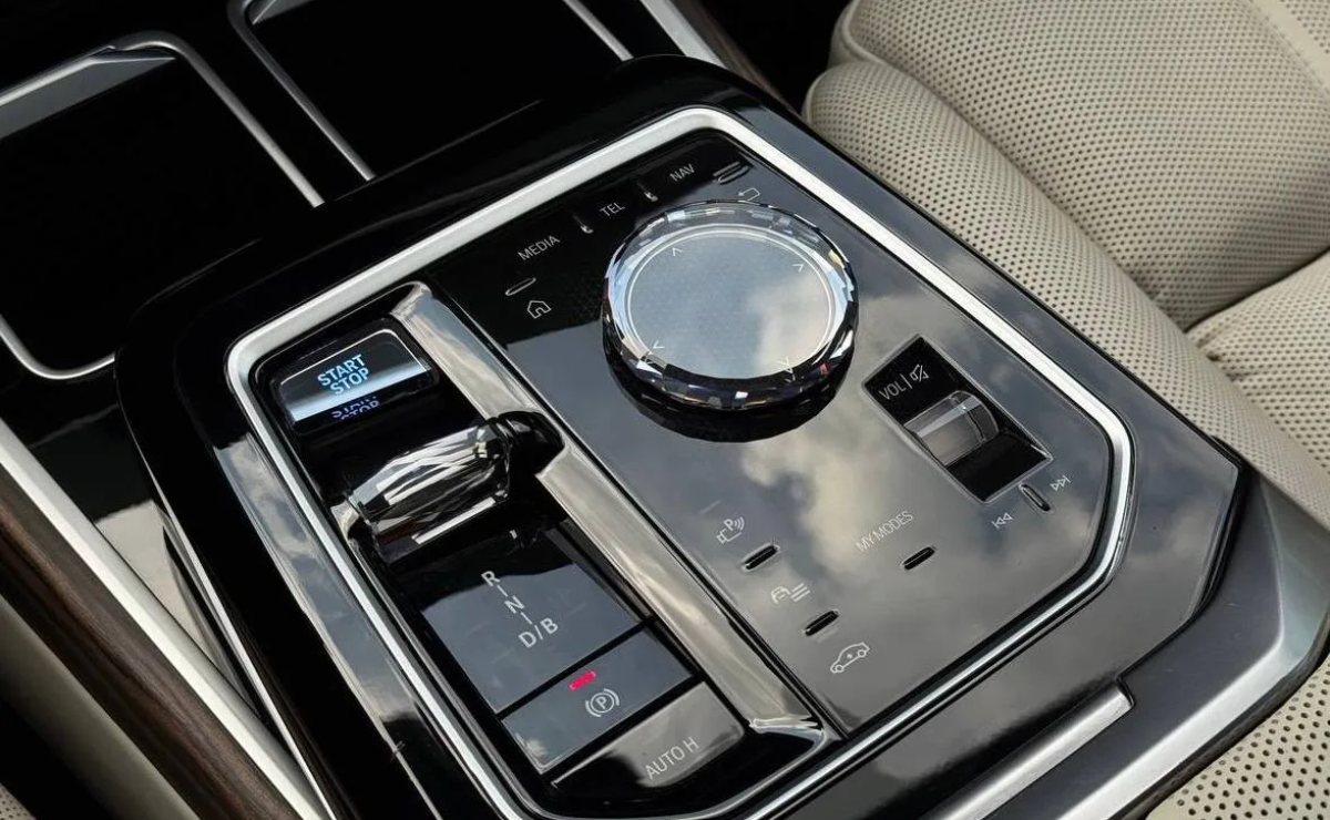 BMW i7 xDRIVE 60, 2022 рік, пробіг 49 800 км, Електро — фото 26 з 38