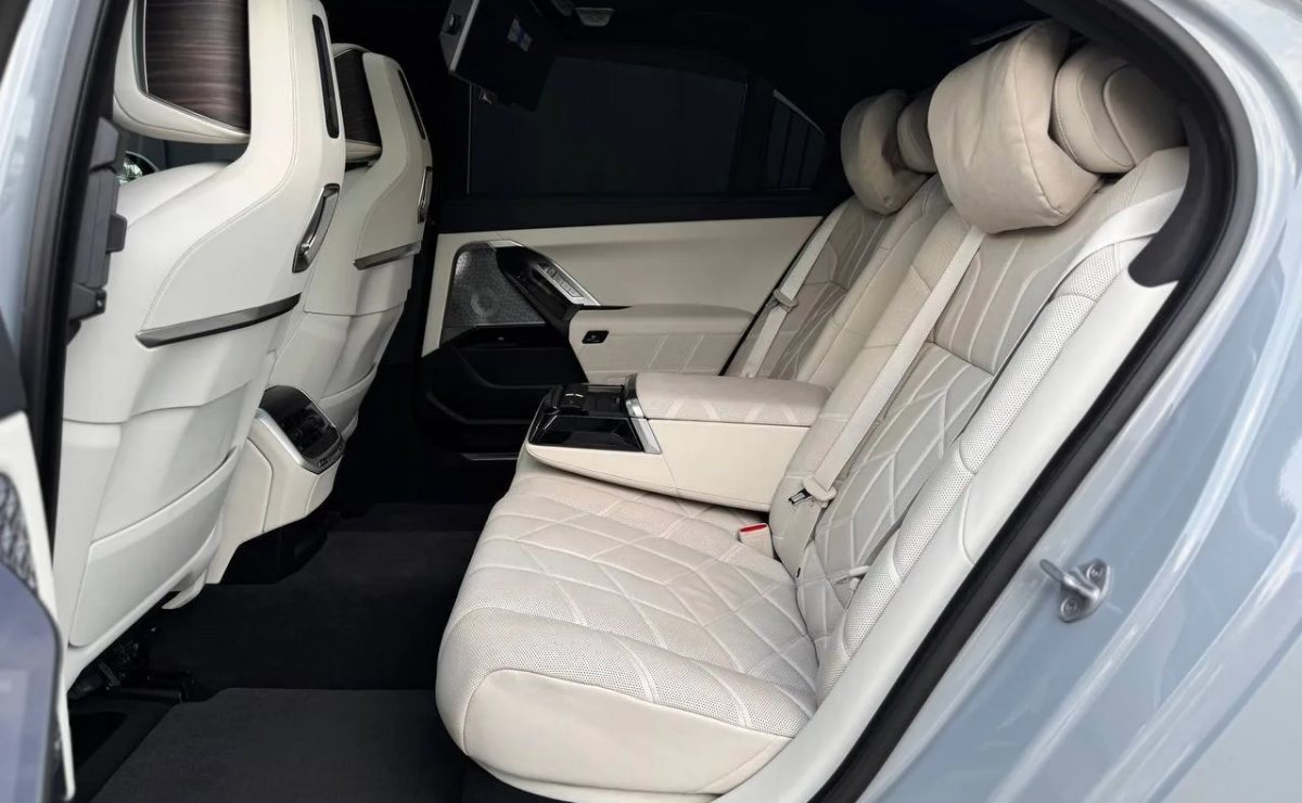 BMW i7 xDRIVE 60, 2022 рік, пробіг 49 800 км, Електро — фото 34 з 38