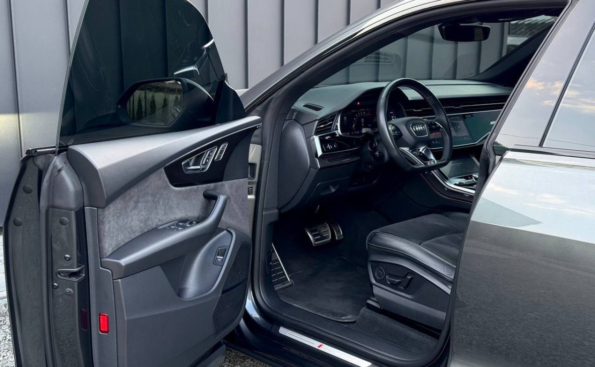 AUDI SQ8 TFSI QUATTRO, 2021 рік, пробіг 106 700 км, Бензин — фото 12 з 30