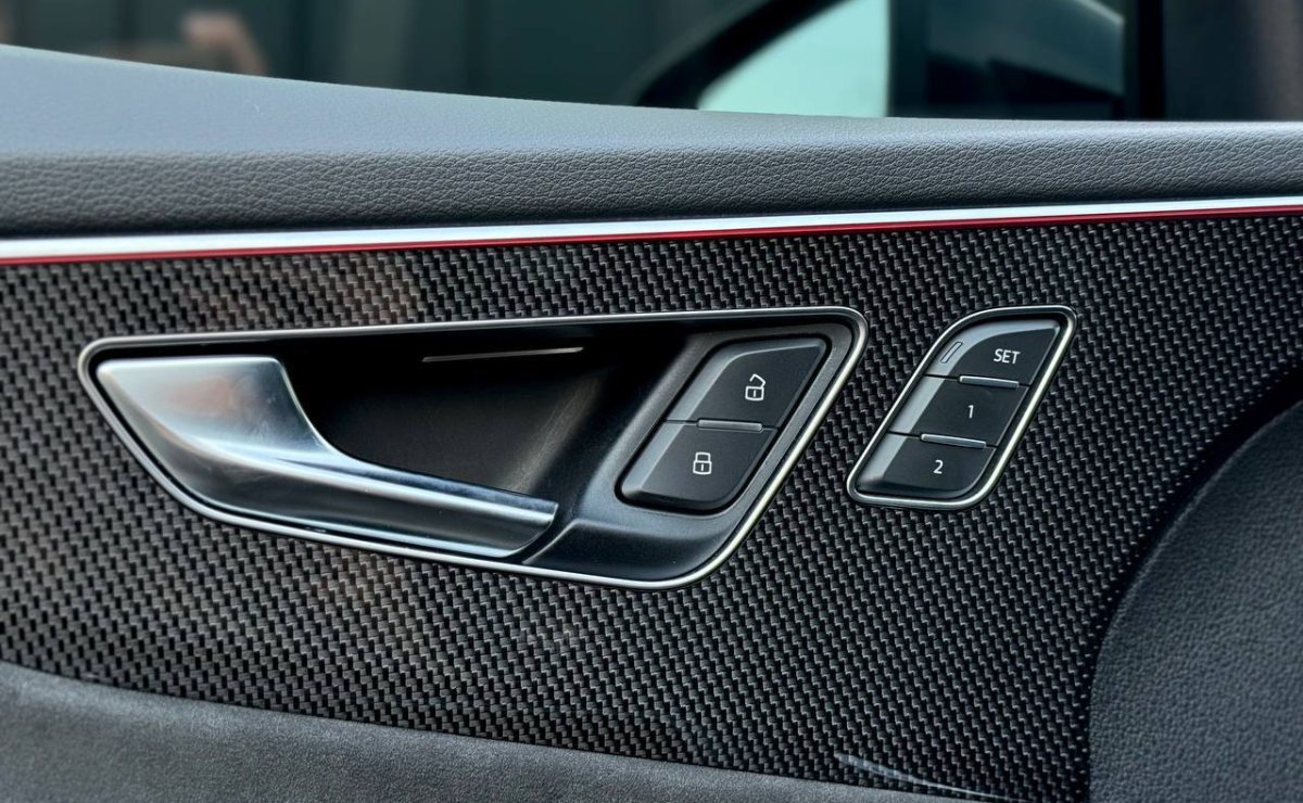 AUDI SQ8 TFSI QUATTRO, 2021 рік, пробіг 106 700 км, Бензин — фото 14 з 30